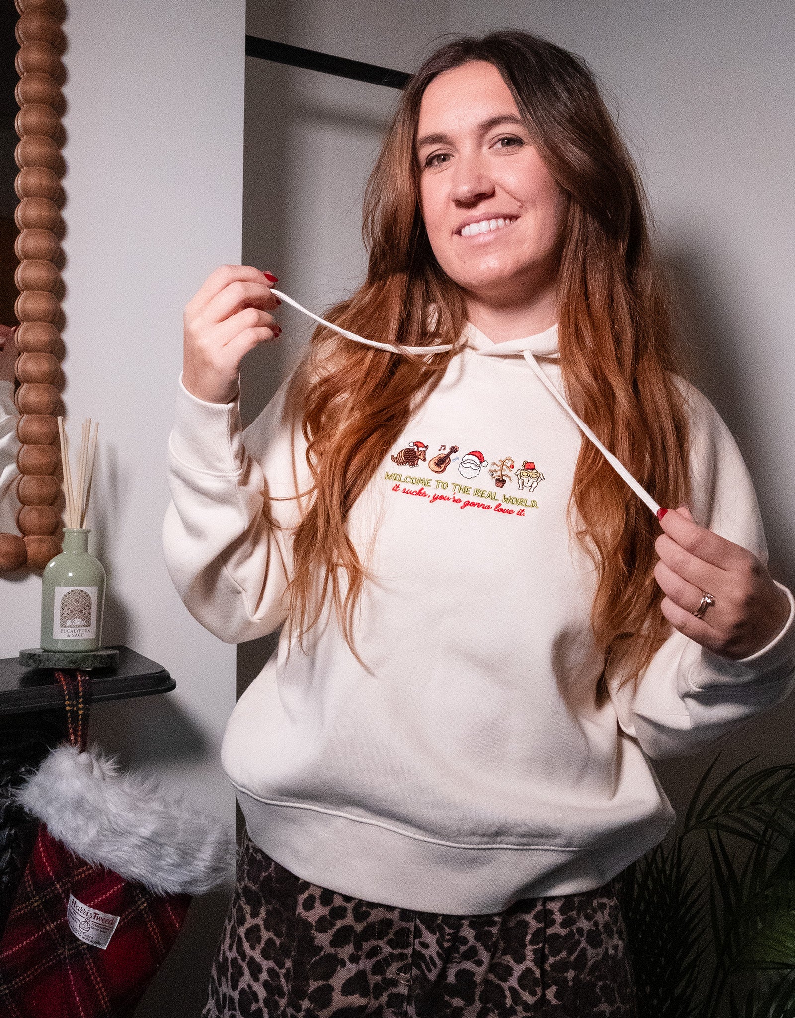 FRIEND_CHRISTMAS_NATURAL_BOXY_HOODIE_2.jpg